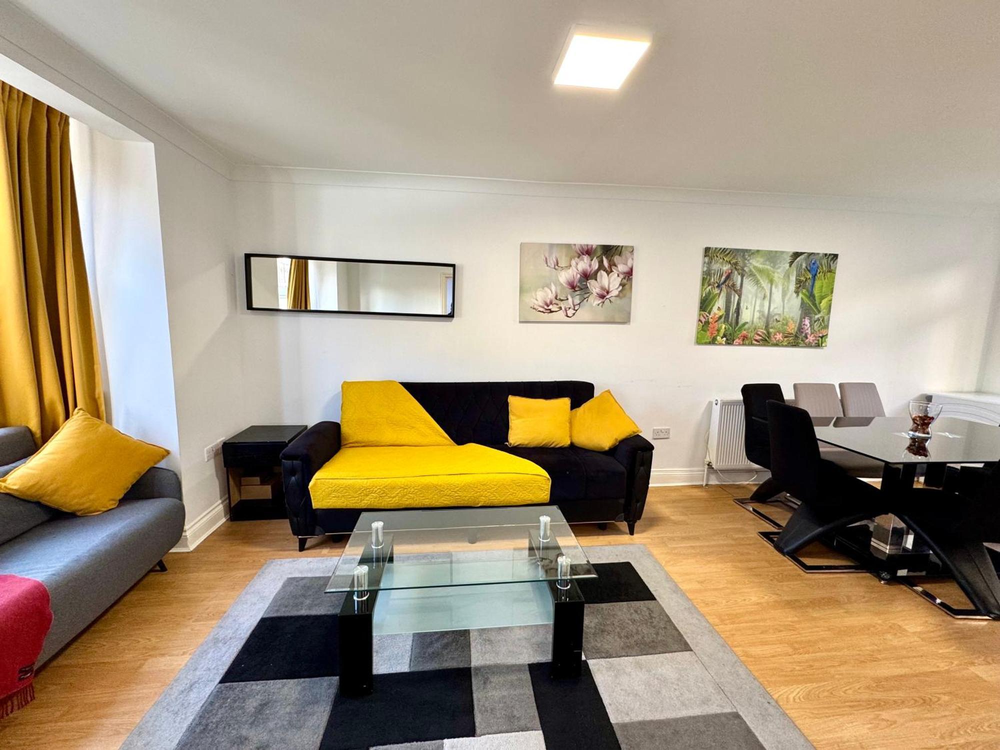 3 Bedrooms Spacious House, Separate Reception, 2 Full Bathrooms, Parking, Garden 런던 외부 사진